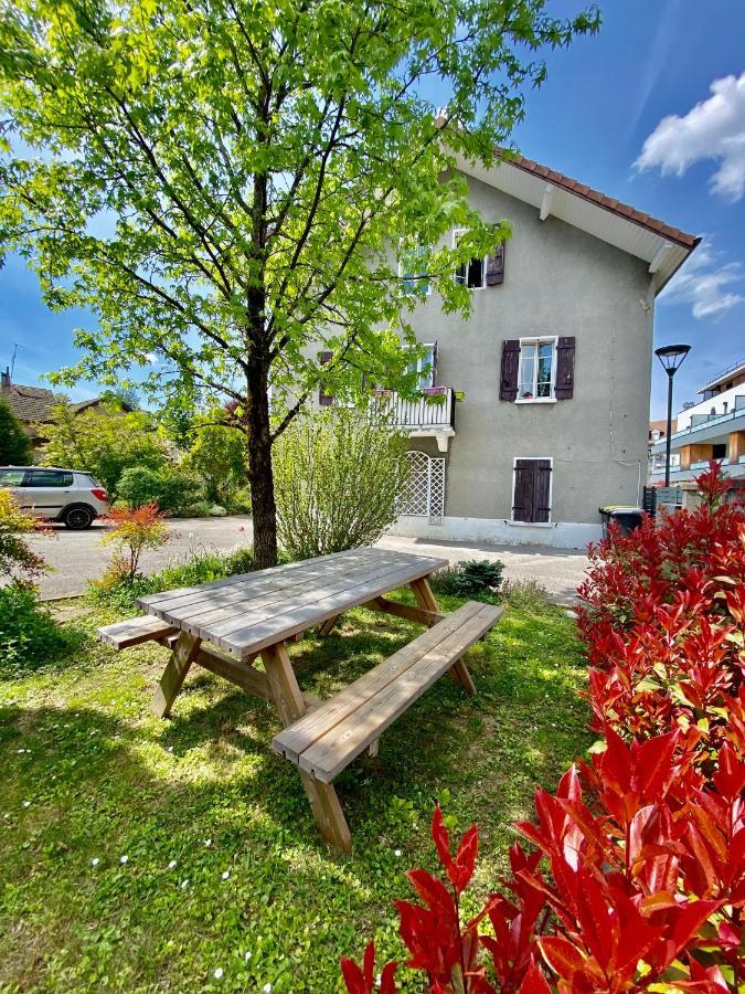Un Peu Plus Pres Des Etoiles Annecy Exterior foto